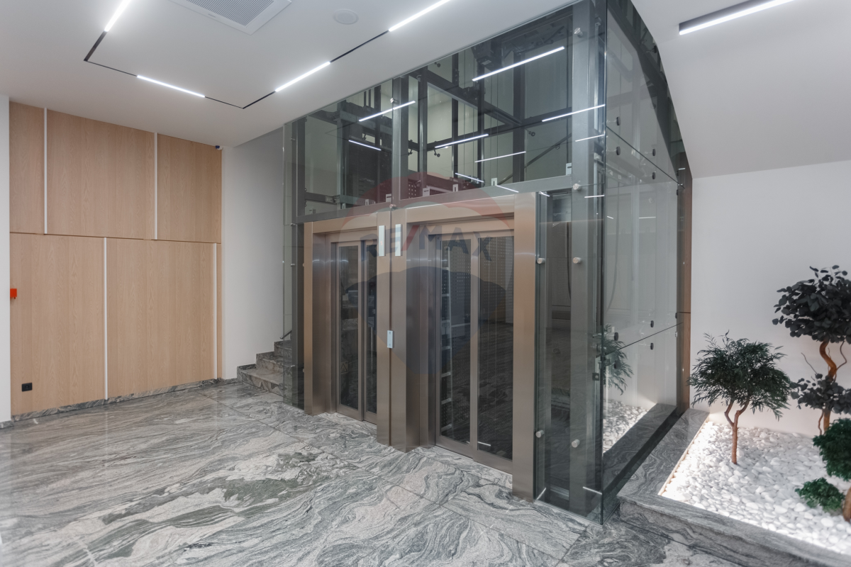 1.700 EUR