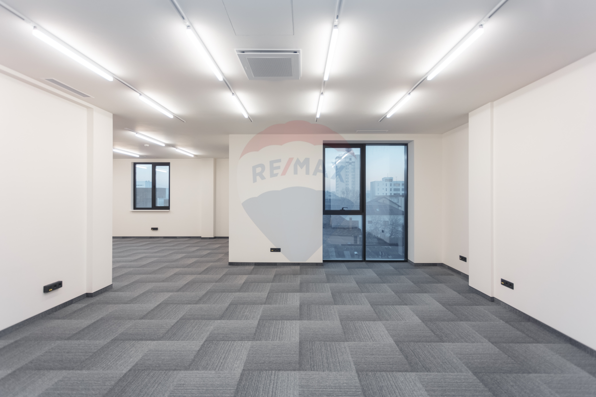 1.700 EUR