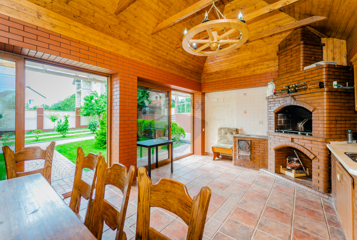 350.000 EUR