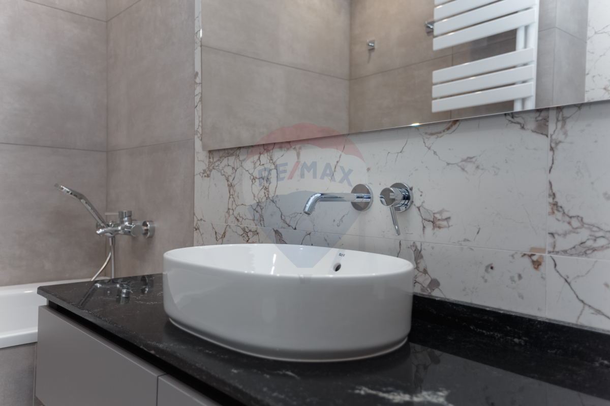 700.000 EUR