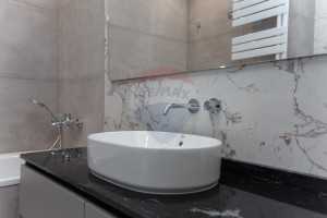 700.000 EUR
