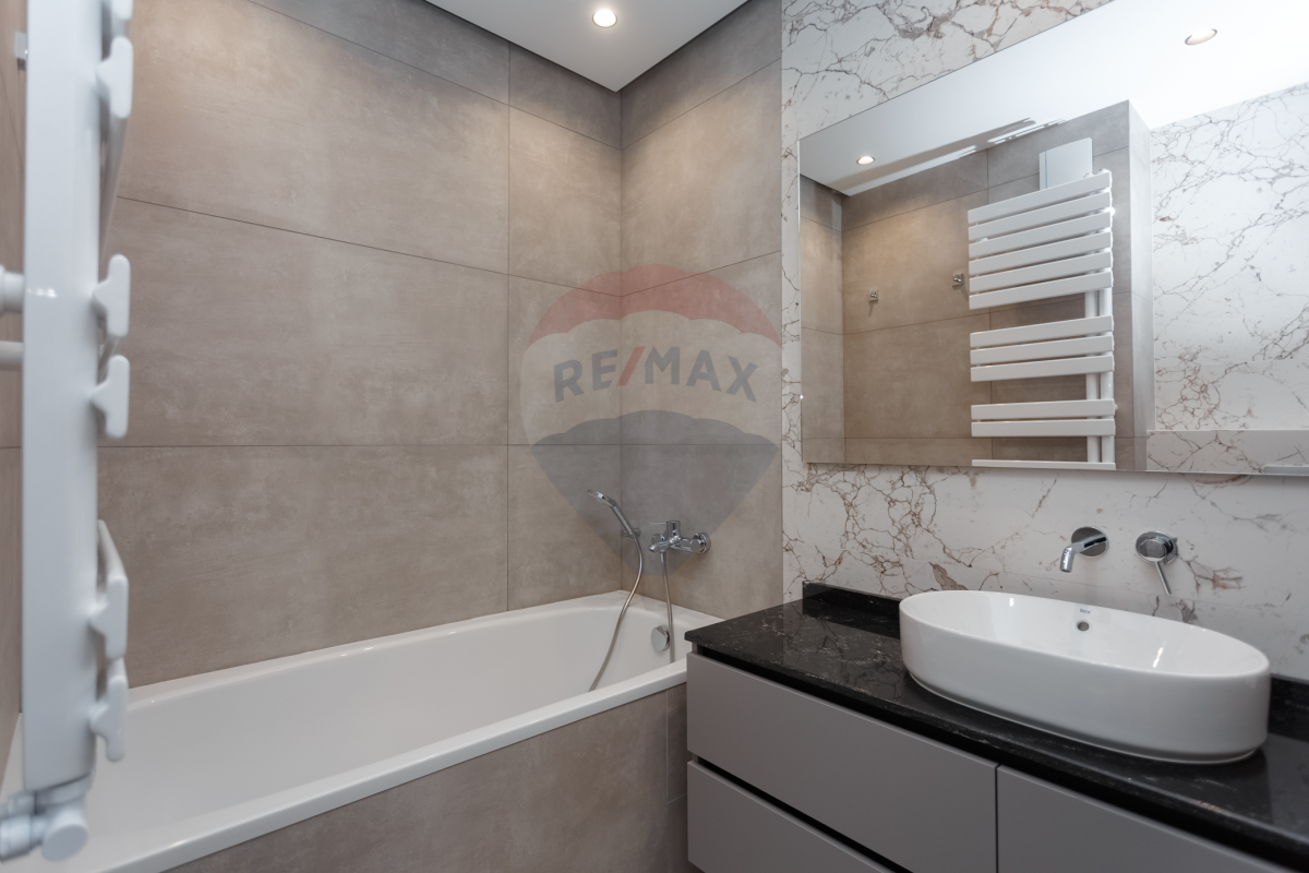 700.000 EUR