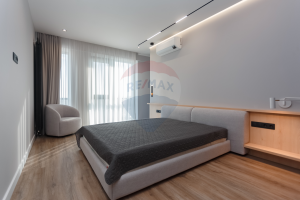 700.000 EUR