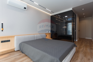 700.000 EUR
