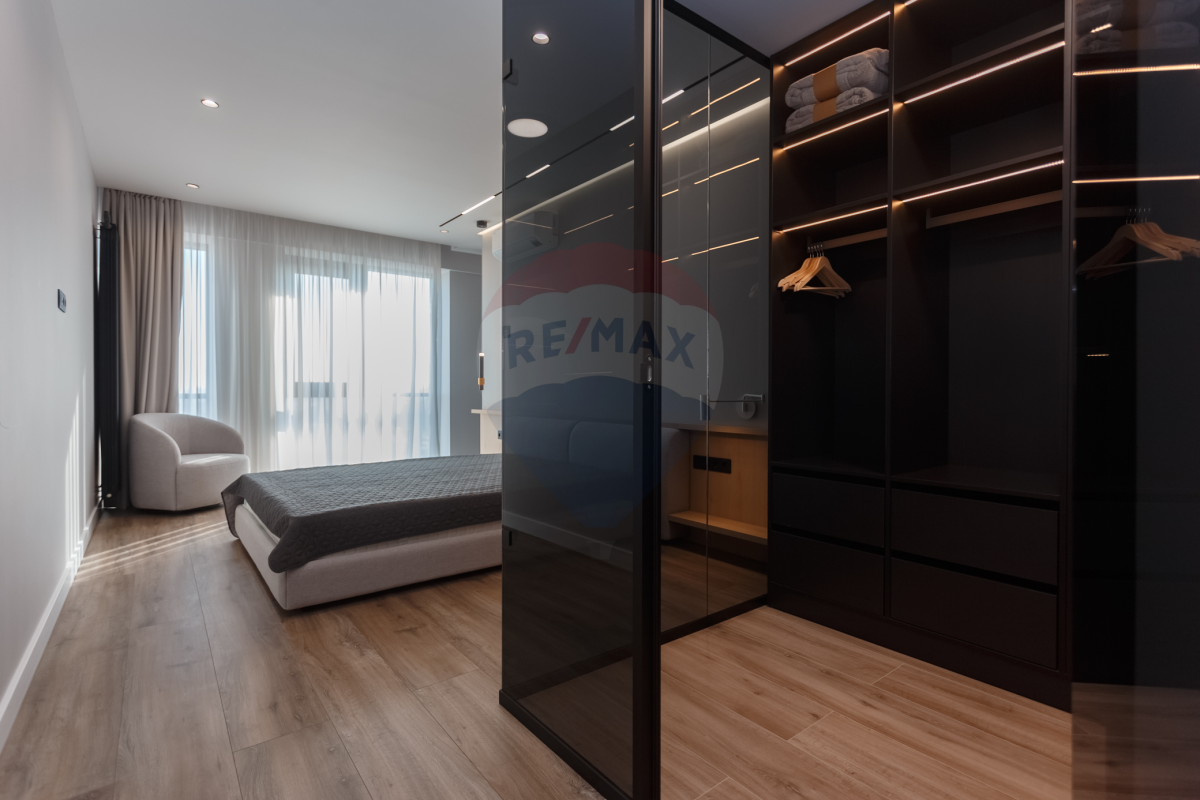 700.000 EUR