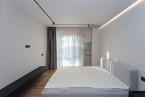 700.000 EUR