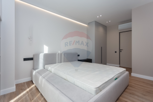 700.000 EUR