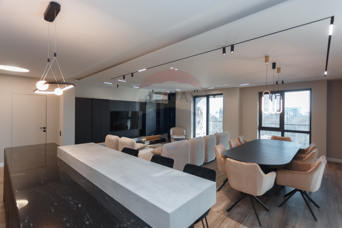 700.000 EUR