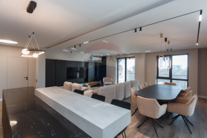 700.000 EUR