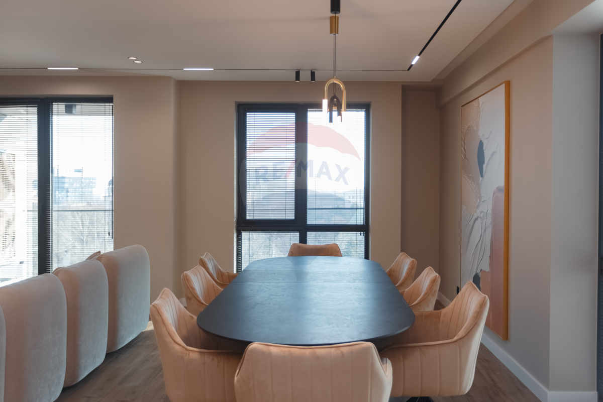 700.000 EUR