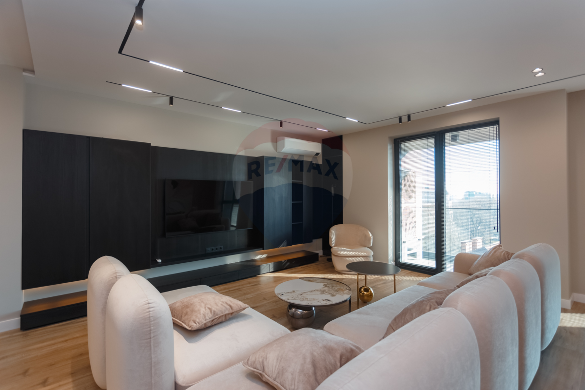 700.000 EUR