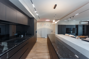 700.000 EUR