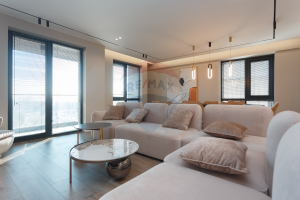 700.000 EUR