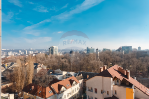 700.000 EUR