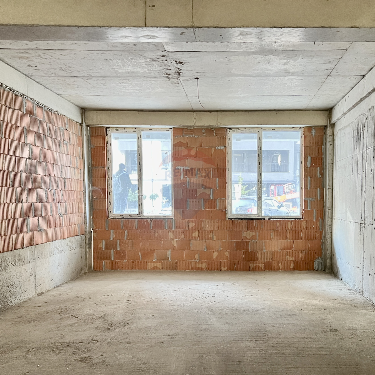 627.000 EUR