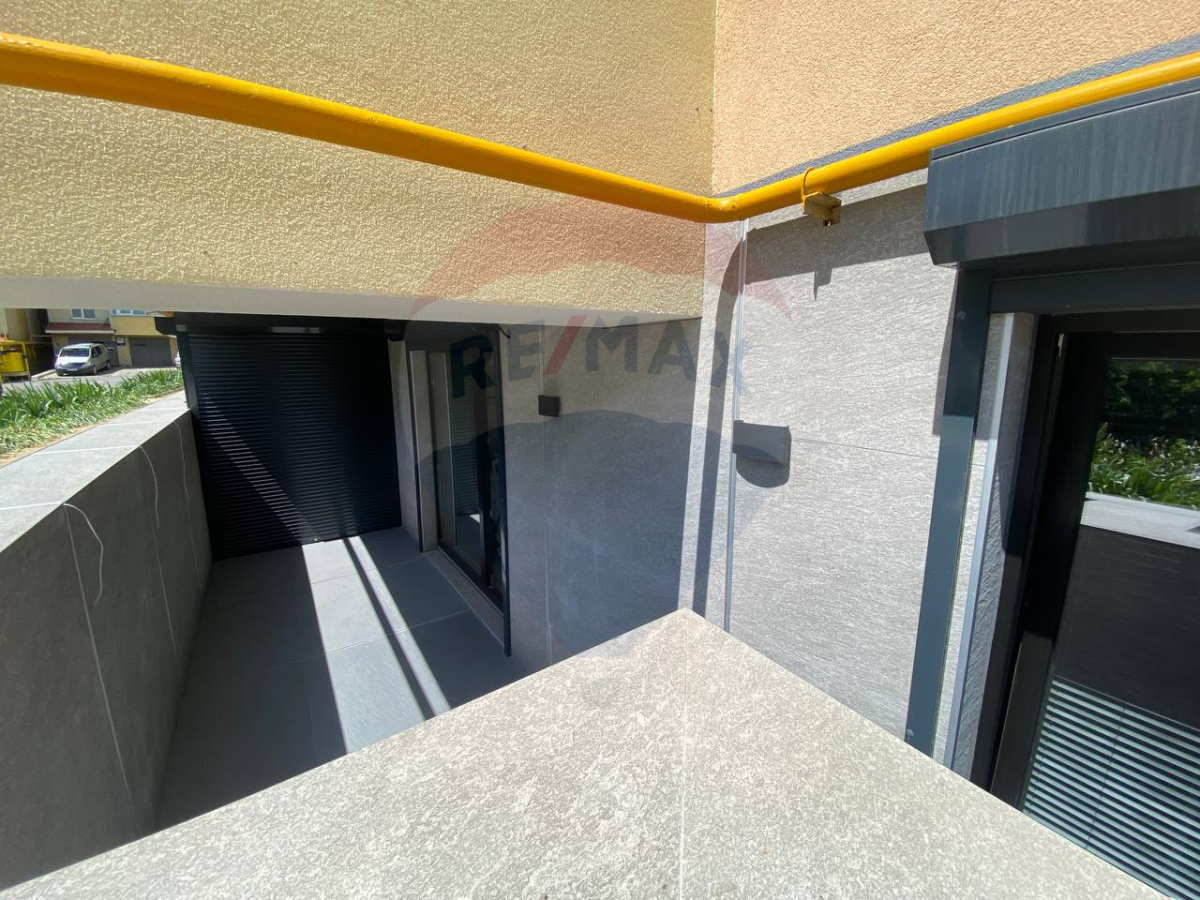 369.000 EUR
