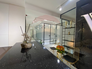 369.000 EUR