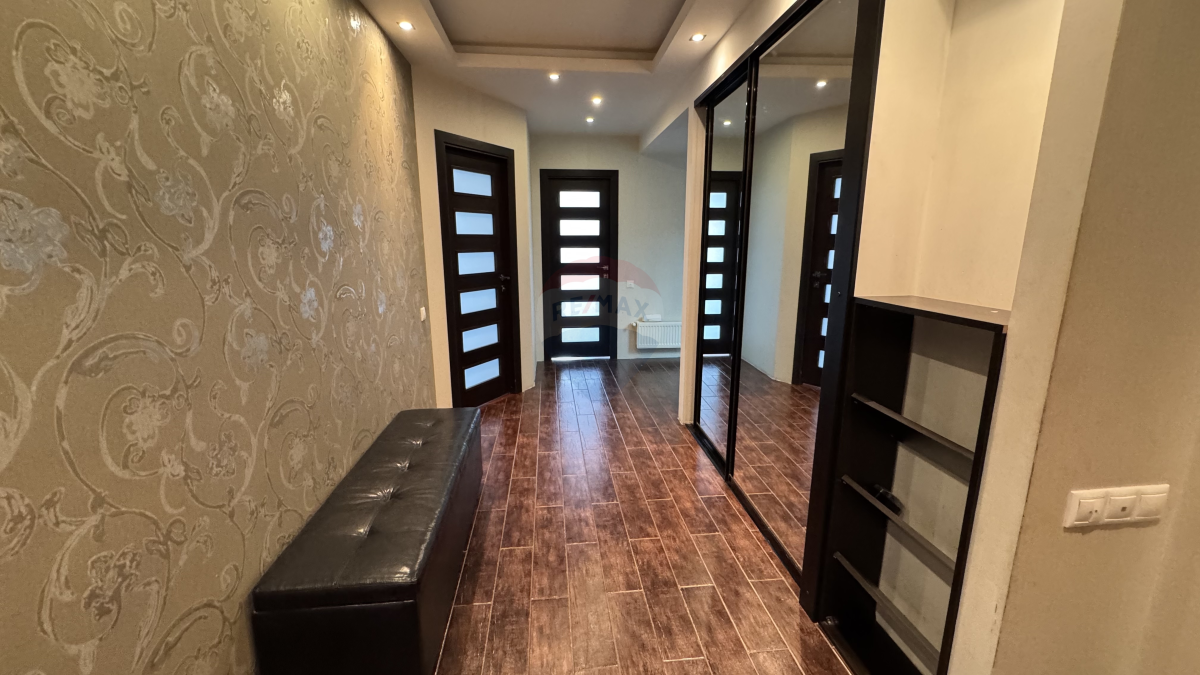 239.000 EUR