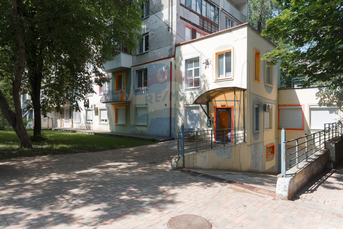 242.000 EUR