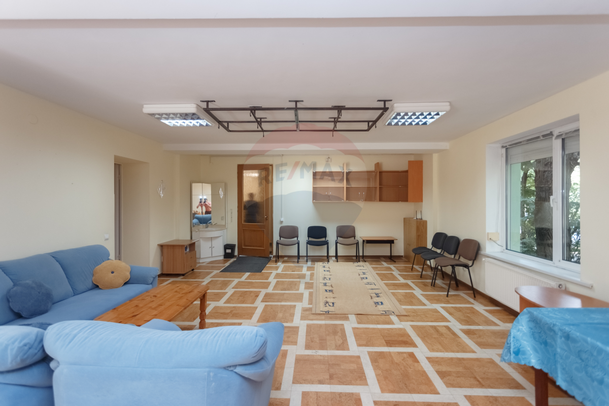 242.000 EUR