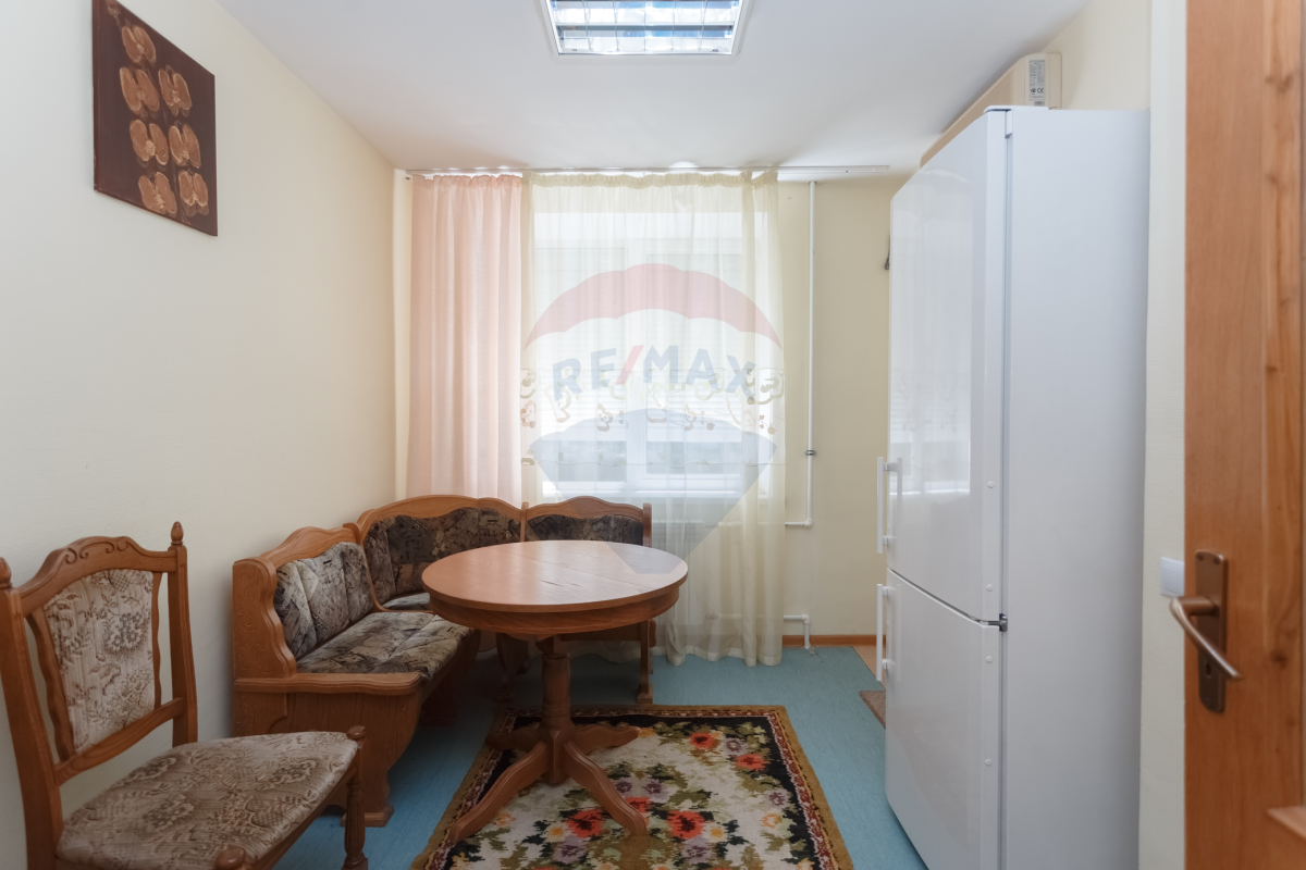 353.000 EUR