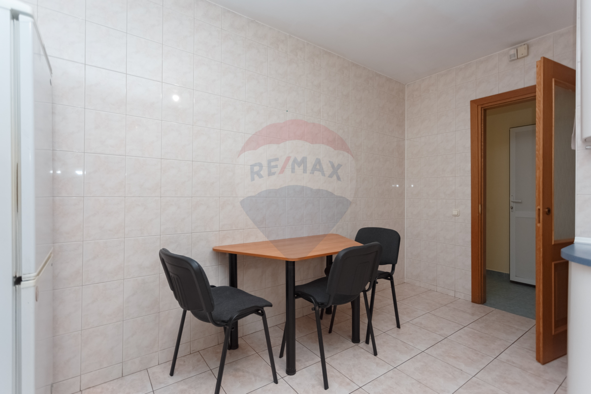 353.000 EUR