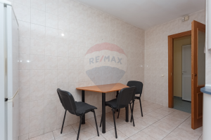 353.000 EUR