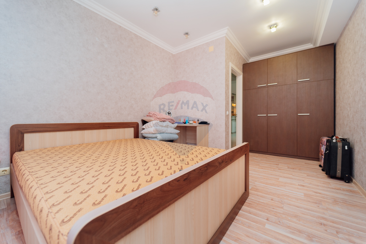1.800 EUR