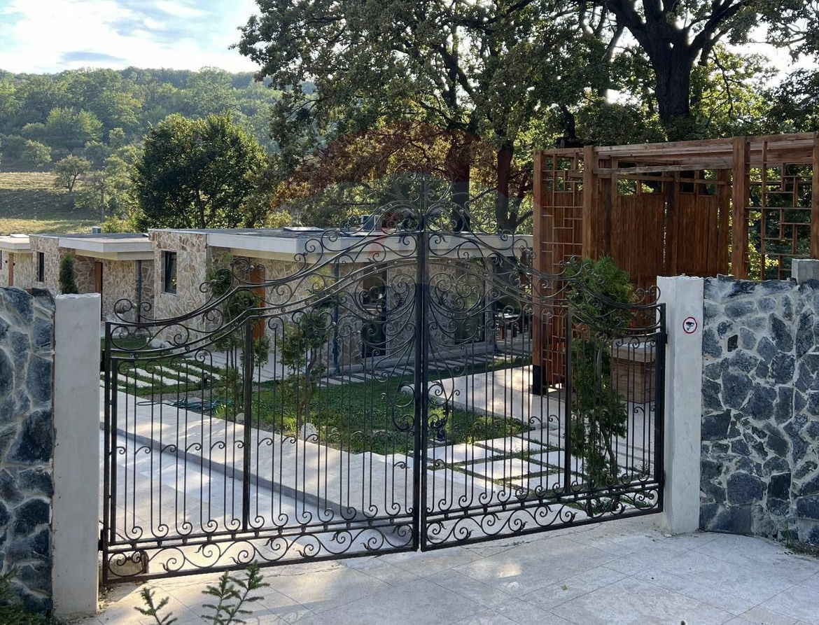 360.000 EUR