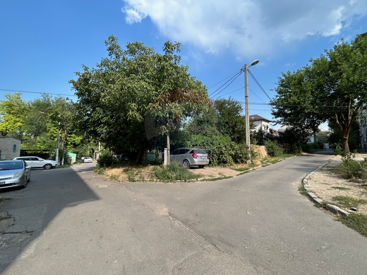 218.400 EUR