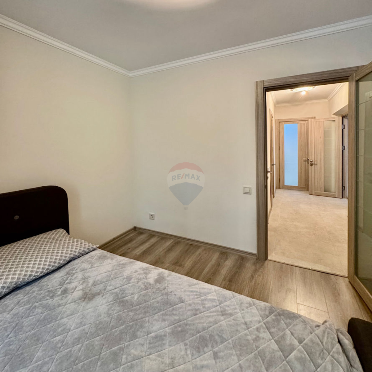 158.000 EUR