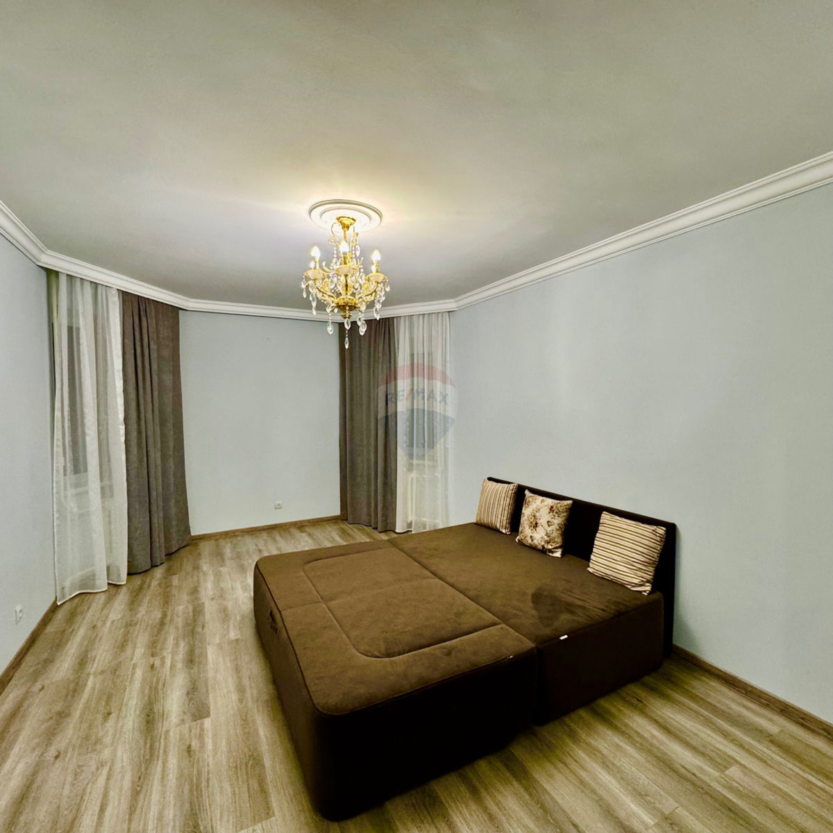 158.000 EUR