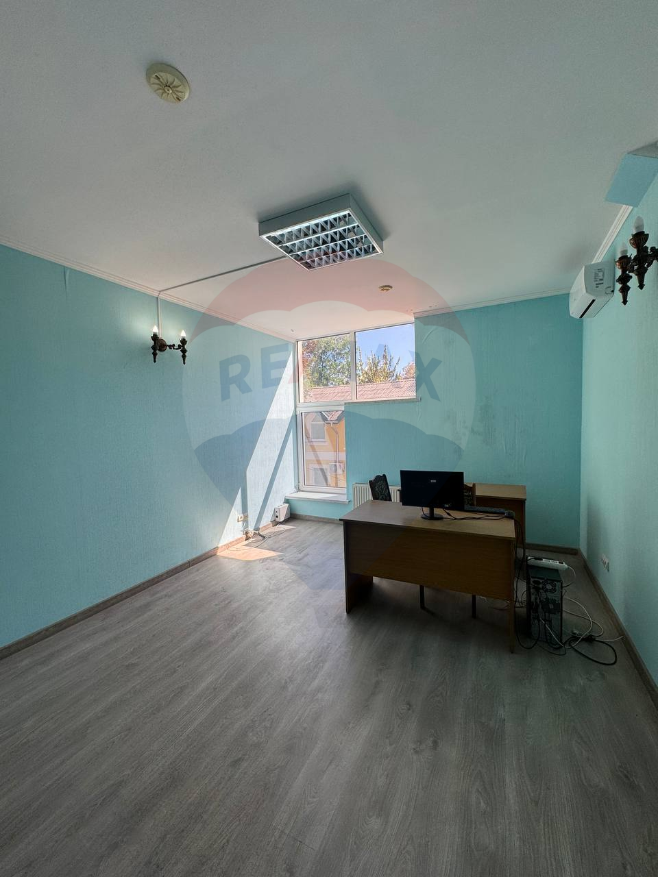 4.000 EUR