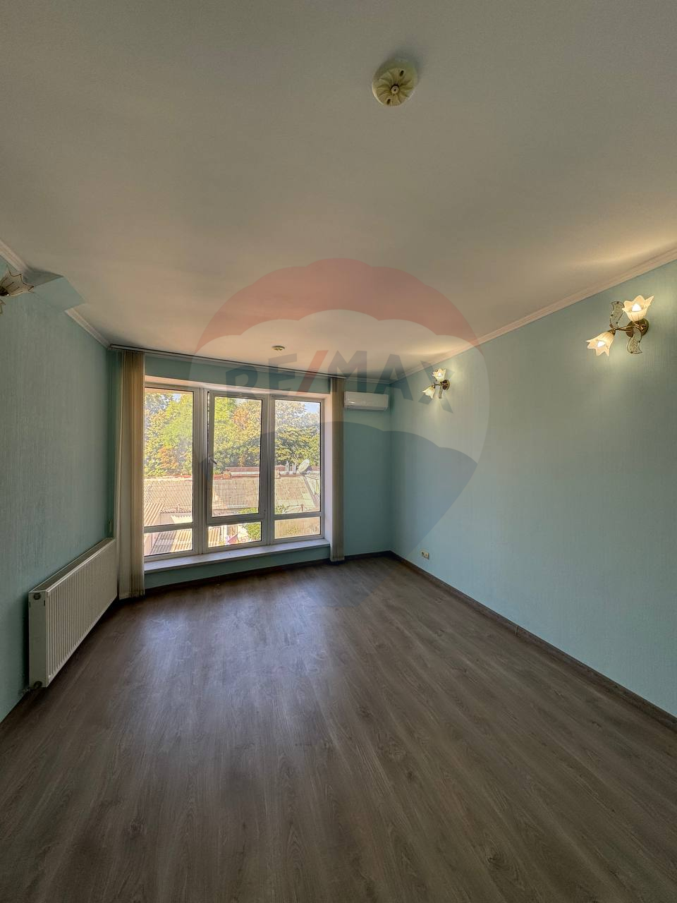 4.000 EUR