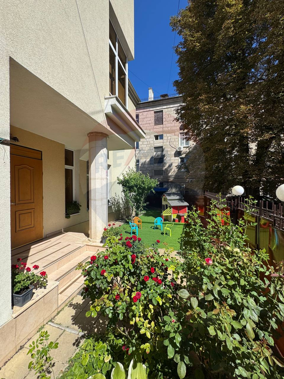 4.000 EUR