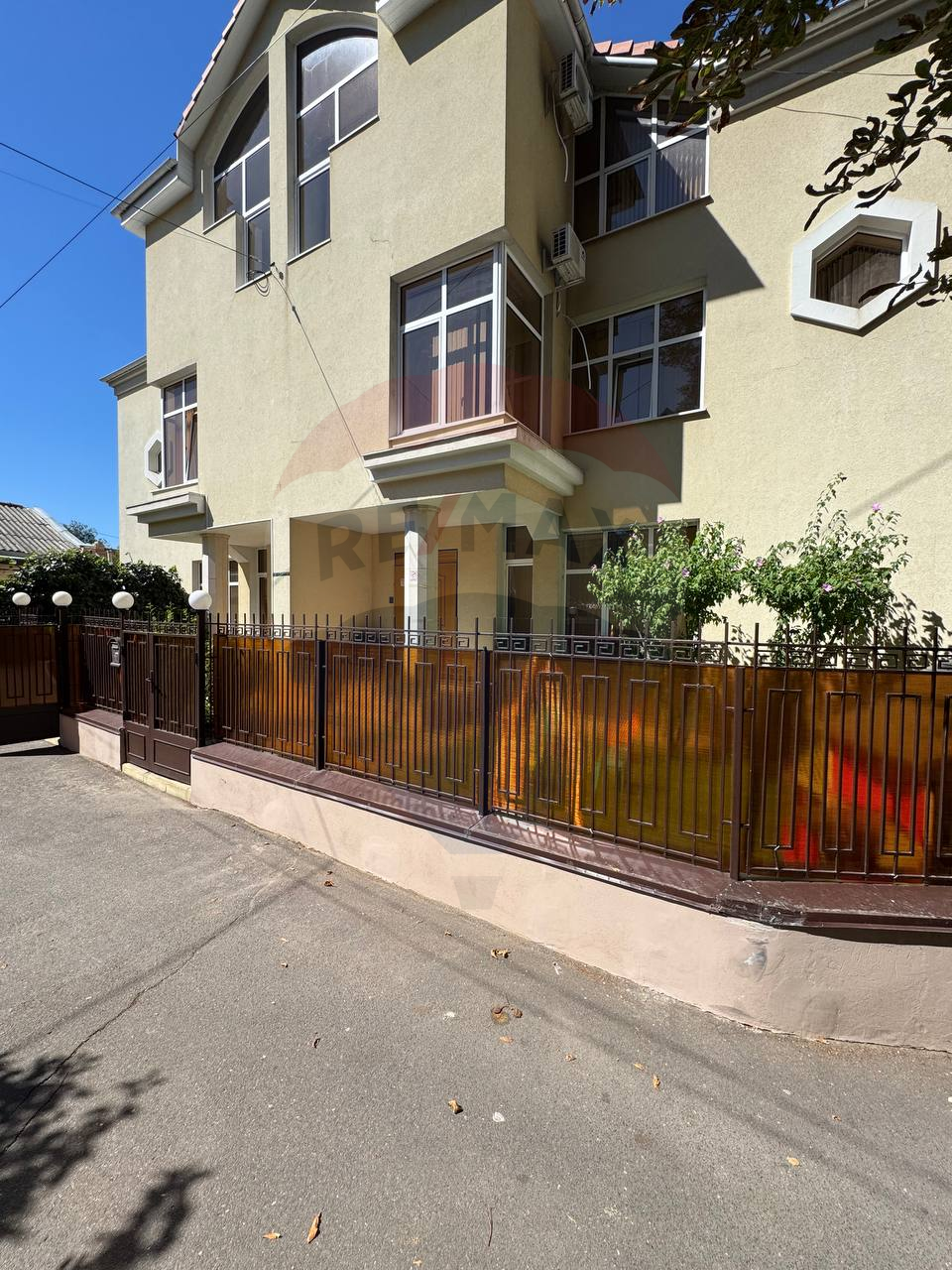 4.000 EUR