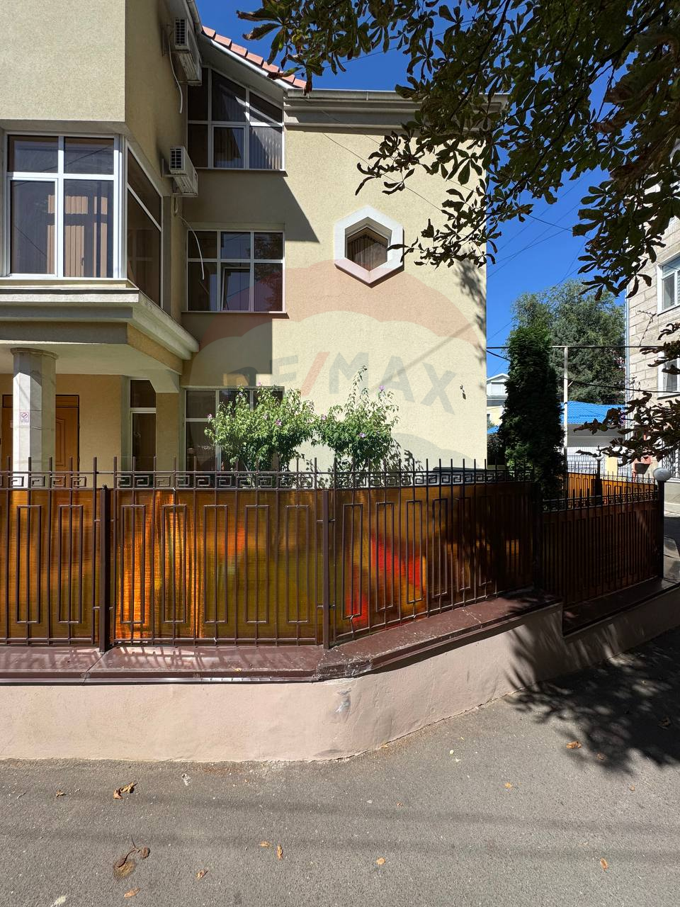 4.000 EUR