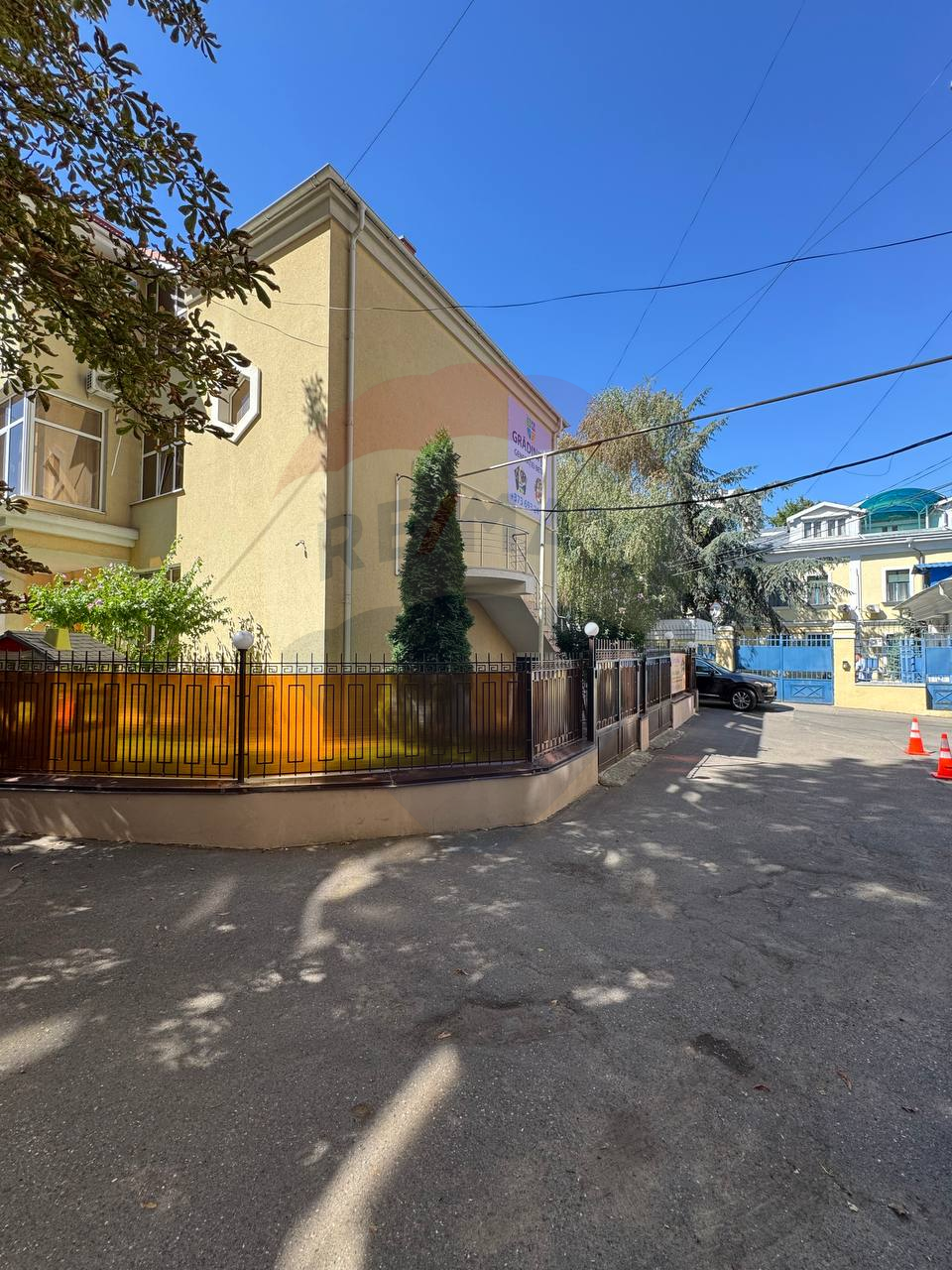 4.000 EUR