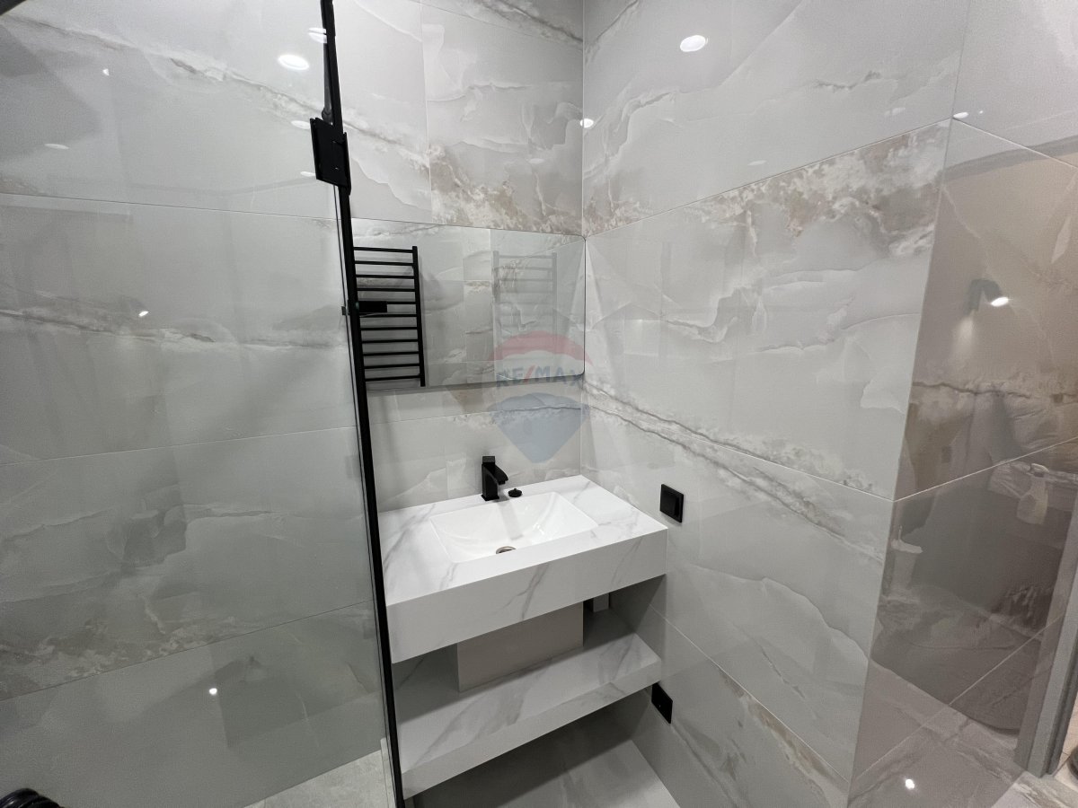 195.000 EUR
