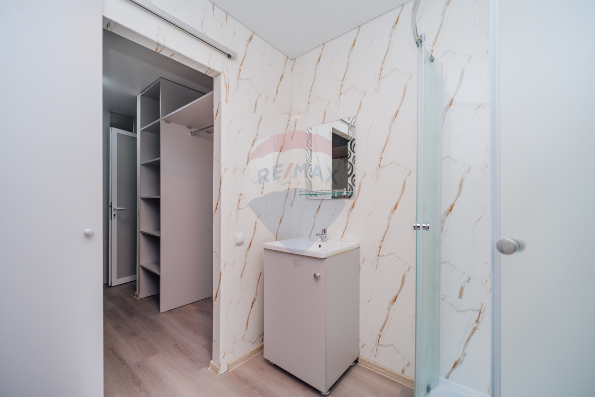230.000 EUR