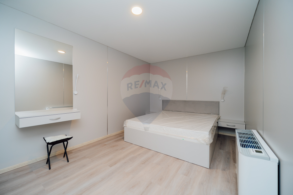 230.000 EUR