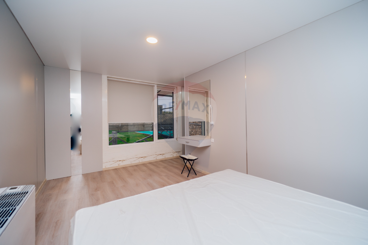 230.000 EUR