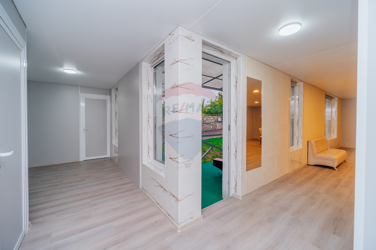 230.000 EUR