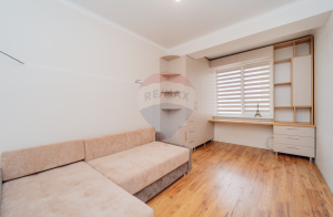 104.900 EUR