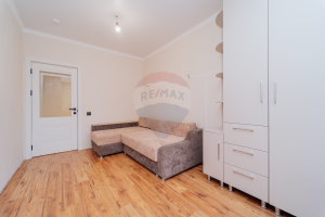 104.900 EUR