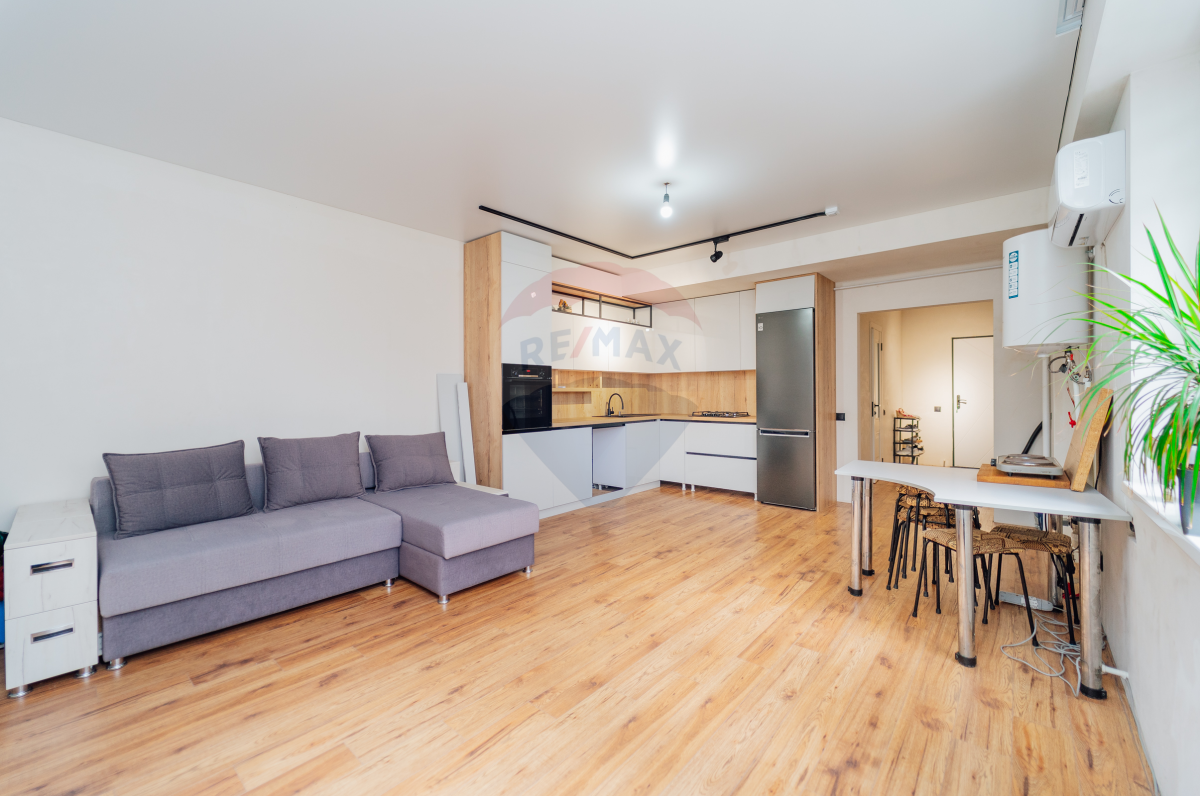 104.900 EUR