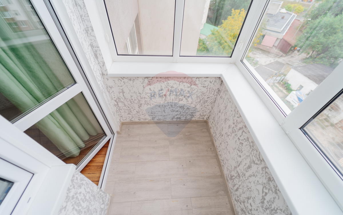 104.900 EUR