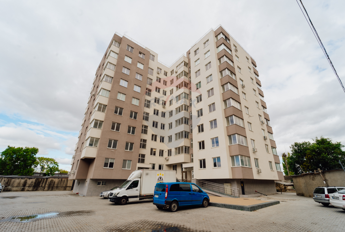 104.900 EUR