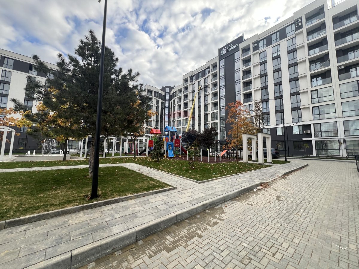 54.890 EUR