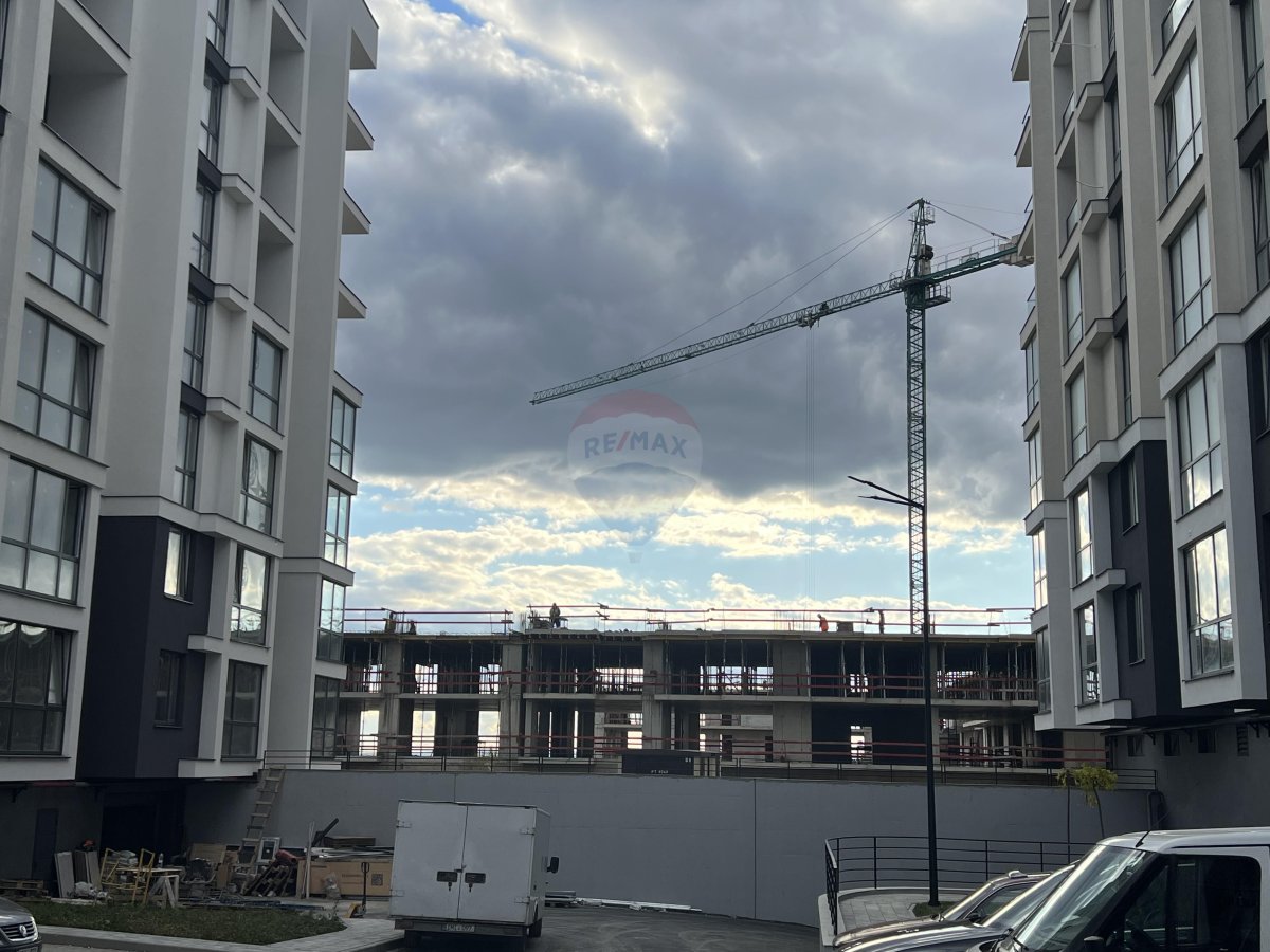 80.052 EUR